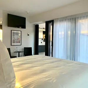 4* Hotel Comic Art